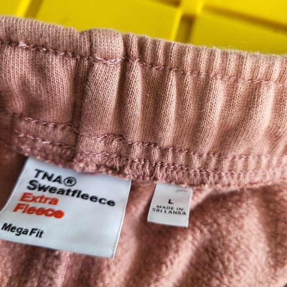 Aritzia TNA Fleece Pink Peach Drawstring Sweats Mega Fit Size Large - Picture 6 of 8